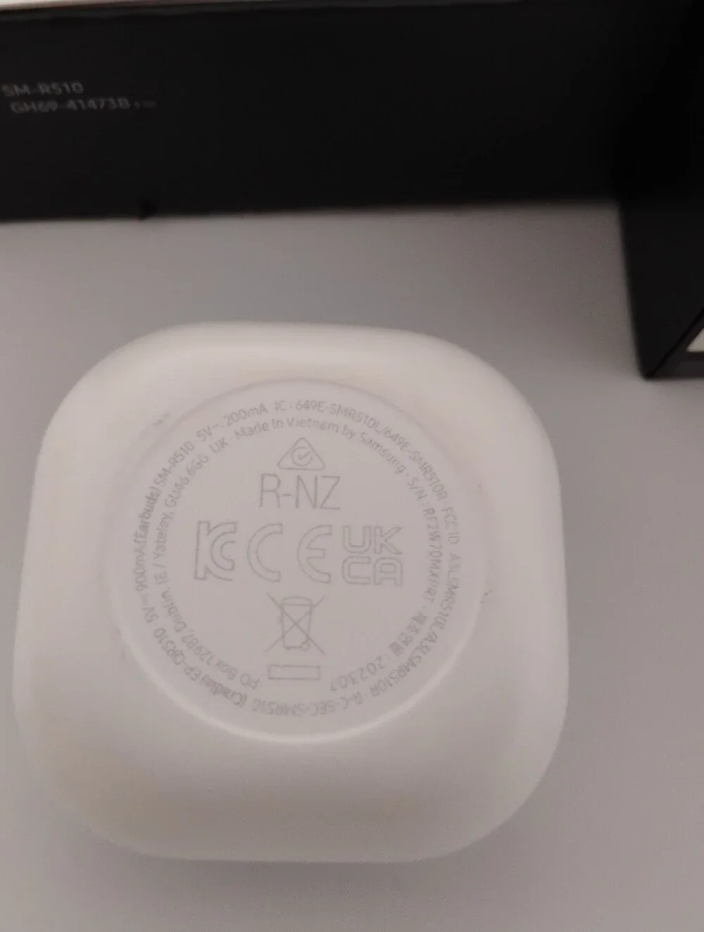 Samsung Galaxy Pro AKG ear buds in white